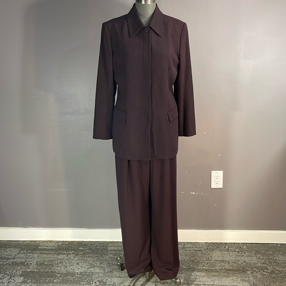 Holt Renfrew 100% wool pantsuit.  Italian fabric.  Pants 14 blazer 12 MI Canada